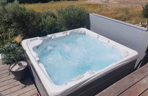 Calvisson House | Beautiful, air-conditioned house with a hot tub