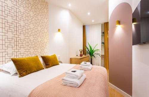 Quartier de Rochechouart Apartment | Beautiful apartment - 4BR 10P - Rue des Martyrs