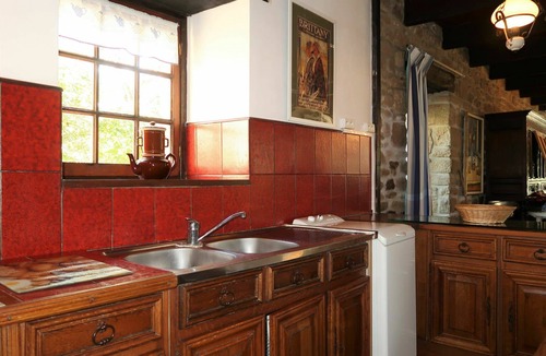 Pont-l'Abbe Villa | Beautiful apartment in villa for 6 guests with terrace and pets allowed