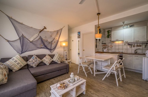 Calella Apartment | Beautiful apartment in Calella 5 minutes from the beach. Close to shops and restaurants. Free WIFI. Vivalidays Ilaria.