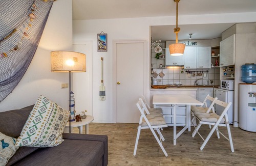 Calella Apartment | Beautiful apartment in Calella 5 minutes from the beach. Close to shops and restaurants. Free WIFI. Vivalidays Ilaria.