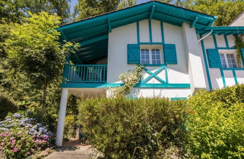 La Bastide-Clairence Apartment | Beautiful typical Basque apartment in residence with swimming pool