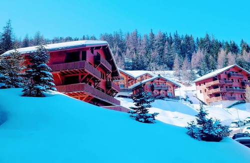 La Roche Apartment | Beautiful spacious apartment, sleeping 8 in beds, free wifi and stunning views