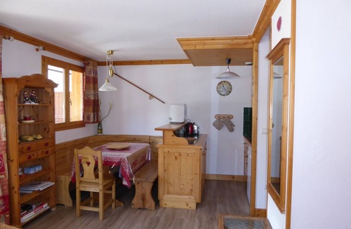 Pralognan-la-Vanoise Apartment | Beautiful apartment in Pralognan center with parking