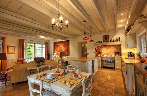 St.-Remy-de-Provence House | Beautiful Renovated Luxury Villa in St. Remy De Provence with pool and WIFI