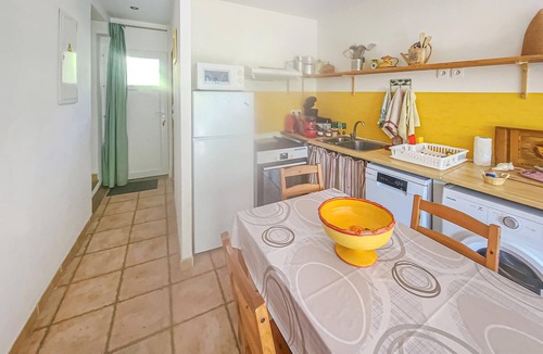 La Tour-d'Aigues House | Beautiful home in La Tour-d'Aigues with swimming pool