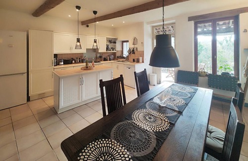 Herepian House | Beautiful home in Hérépian with WiFi