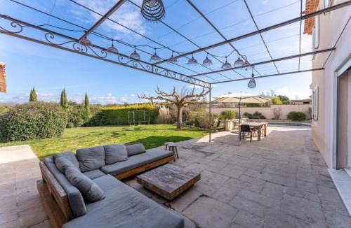 Cabries Villa | Beautiful house with a gym and sauna