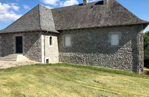 Lanobre House | Beautiful manor house a stone's throw from Château de Val and the Auvergne mountains