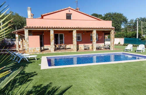 Can Carbonell House | Beautiful private villa for 10 guests with WIFI, private pool, TV and patio