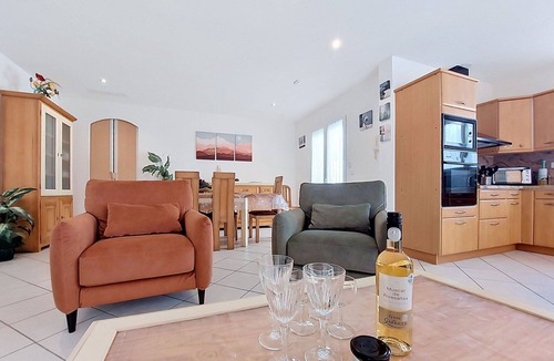 Le Barcares Villa | Beautiful private villa for 6 people with WIFI, A/C, private pool, TV, terrace and pets allowed