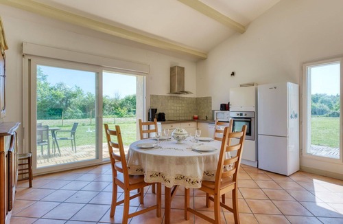 Gaillan-en-Medoc House | Beautiful villa for 6 people with WIFI, TV, terrace, pets allowed and parking
