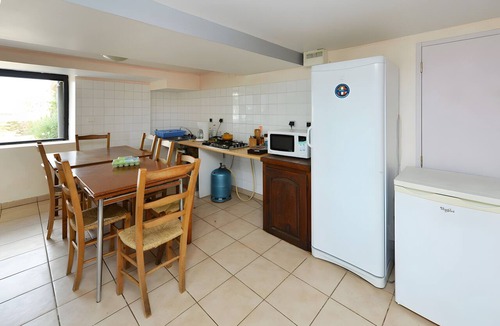 Castelnau-Pegayrols Bed & Breakfast | Bed and Breakfast 'Chambre La Paille' with Mountain View, Shared Pool and Wi-Fi