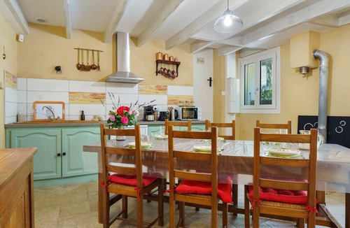 Rhone Crussol Bed & Breakfast | Bed and Breakfast 'Chambre Chataignier Avec Piscine' with Mountain View, Shared Pool and Wi-Fi