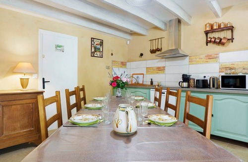 Rhone Crussol Bed & Breakfast | Bed and Breakfast 'Chambre Tilleul Avec Piscine' with Mountain View, Shared Pool and Wi-Fi