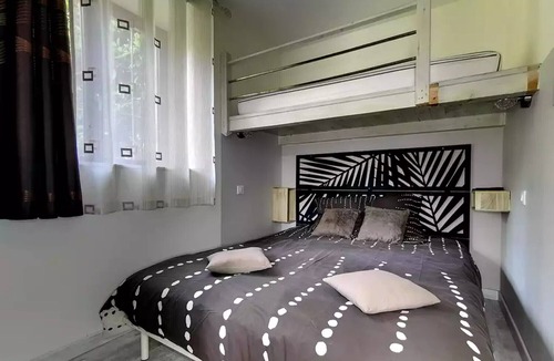 Mostuejouls Bed & Breakfast | Bed and Breakfast 'Chambres D'hôtes - Les Baumes' with Shared Pool, Wi-Fi and Air Conditioning