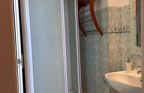 Courcemont Bed & Breakfast | Bed and Breakfast 'Chambre Les Fauvettes' with Shared Terrace, Shared Garden and Wi-Fi