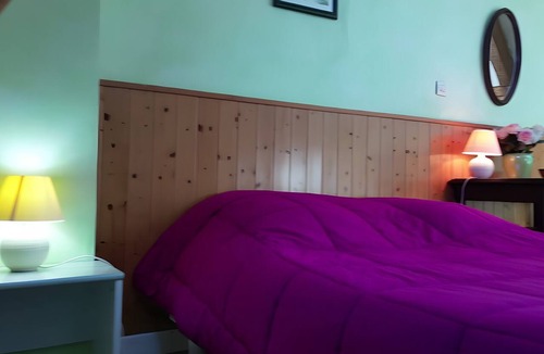 Courcemont Bed & Breakfast | Bed and Breakfast 'Chambre Les Fauvettes' with Shared Terrace, Shared Garden and Wi-Fi