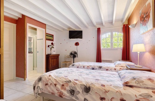 Begadan Bed & Breakfast | Bed and Breakfast 'Chambre D'hôtes Coquelicot' with Shared Pool, Shared Terrace and Wi-Fi