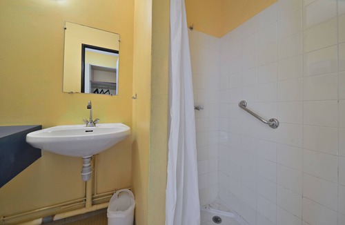 Garin House | Bed and Breakfast 'La Moraine N°3 - Chambre 4 Pers' with Mountain View, Private Terrace and Garden