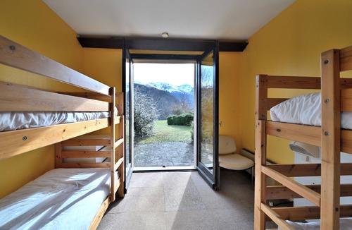 Garin House | Bed and Breakfast 'La Moraine N°3 - Chambre 4 Pers' with Mountain View, Private Terrace and Garden