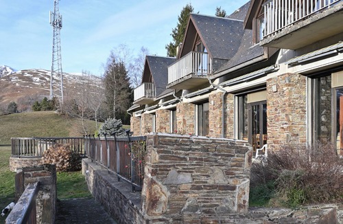 Garin House | Bed and Breakfast 'La Moraine N°4' with Mountain View, Private Terrace and Private Garden