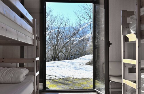 Garin House | Bed and Breakfast 'La Moraine N°11 - Chambre 4 Pers' with Mountain View, Terrace and Garden