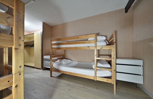 Garin House | Bed and Breakfast 'La Moraine N°11 - Chambre 4 Pers' with Mountain View, Terrace and Garden