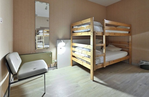 Garin House | Bed and Breakfast 'La Moraine N°11 - Chambre 4 Pers' with Mountain View, Terrace and Garden