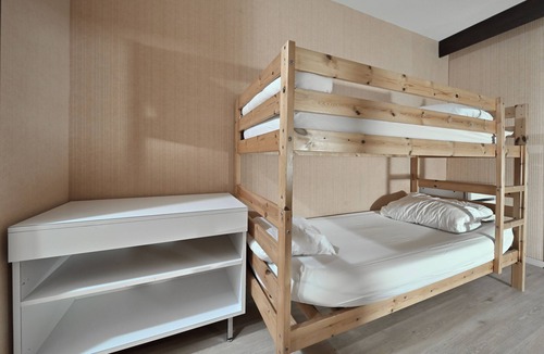 Garin House | Bed and Breakfast 'La Moraine N°11 - Chambre 4 Pers' with Mountain View, Terrace and Garden