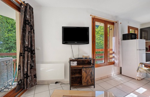 Aigueblanche Apartment | “Bel Appartement Au Calme” with Balcony and Wi-Fi
