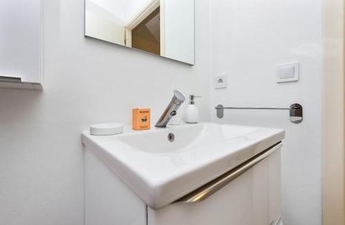 Menton Apartment | Bel appartement climatisé avec terrasse et piscine