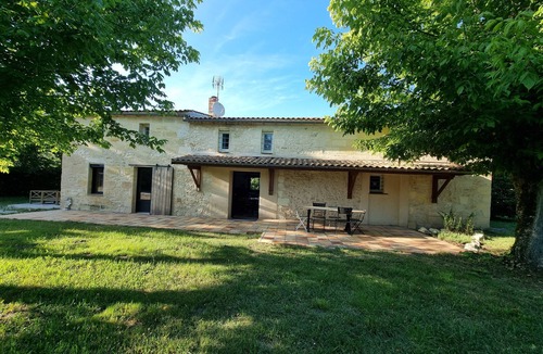 Valeyrac House | Belle Maison en Pierre, Proche Plages et Estuaire