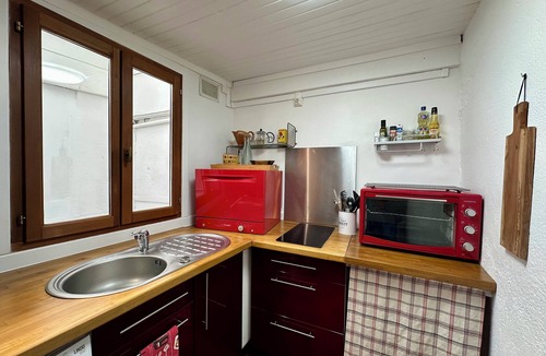 Lourdes Apartment | 💙 Bernadette's Terrace, air-conditioned, downtown and rooftop panoramic view