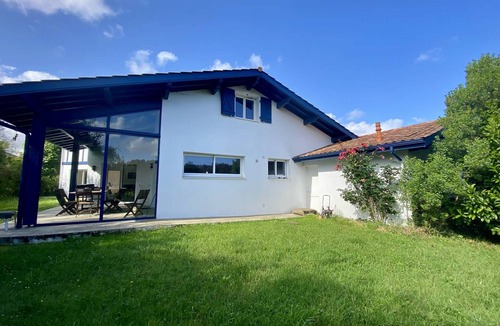Bidart House | Bidart: Large 4-bedroom house near beaches, sleeps 8, peaceful