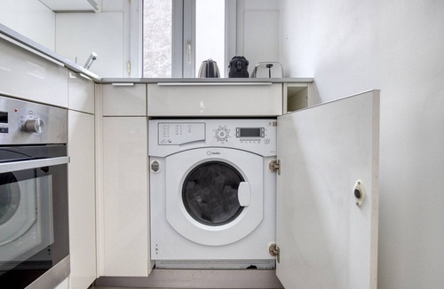 11th Arrondissement Apartment | Blueground | Bastille, nr shopping & dining