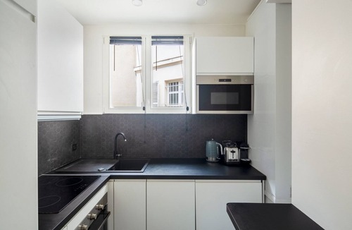 Champs-Elysees Apartment | Blueground | Champs Elysées, nr Ave Montaigne