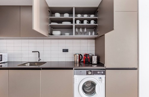 El Raval Apartment | Blueground | El Raval, city view, nr Plaza Catalunya
