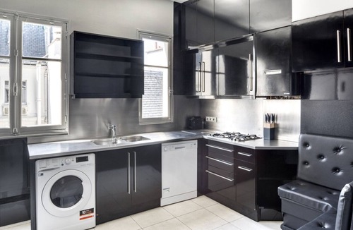 Saint-Thomas-d'Aquin Apartment | Blueground | Invalides, balcony & elev nr gardens