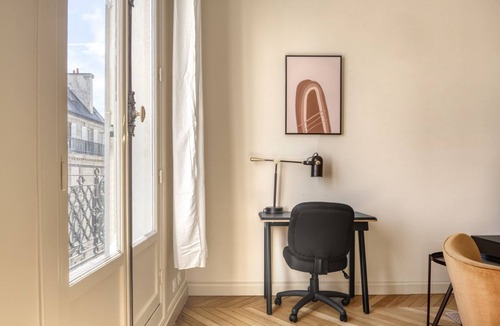 Saint-Thomas-d'Aquin Apartment | Blueground | Invalides, balcony & elev nr gardens