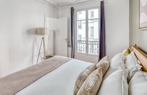 7th Arrondissement Apartment | Blueground | Invalides, elev, nr National Assembly