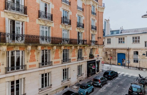 Saint-Thomas-d'Aquin Apartment | Blueground | Invalides, furnished & equipped