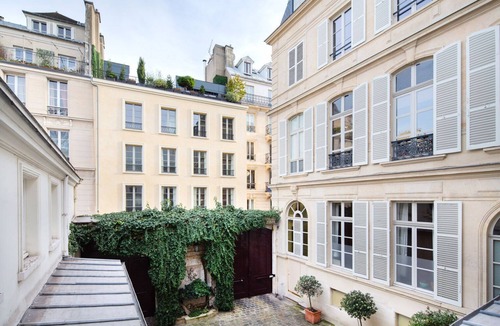 Quartier des Invalides Apartment | Blueground | Invalides, nr Rodin & Maillol Museums