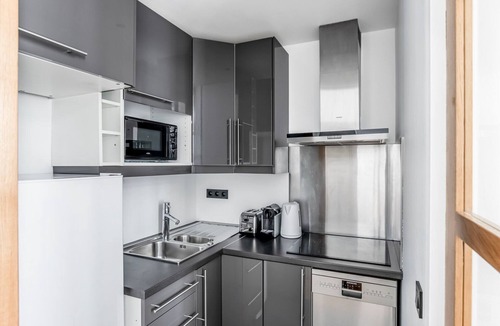 L'Europe Apartment | Blueground | Monceau/Villiers, concierge, nr shops