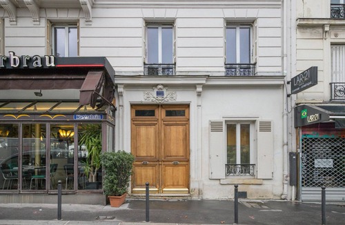 Quartier de Rochechouart Apartment | Blueground | Montmartre, close to shops & cafes