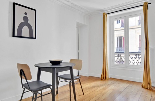 Quartier de Rochechouart Apartment | Blueground | Notre Dame de Lorette, elevator