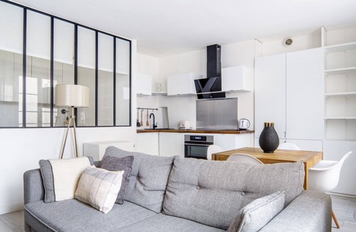 Saint-Germain-des-Pres Apartment | Blueground | Odeon, nr Notre Dame & Seine