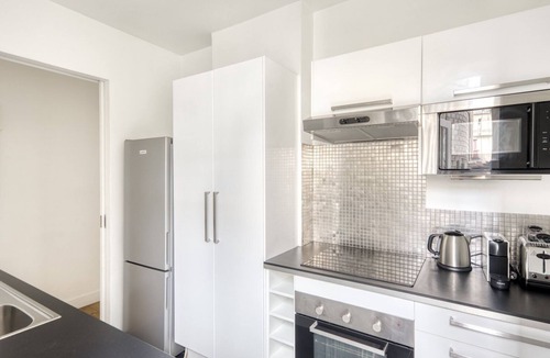 Quartier de Rochechouart Apartment | Blueground | Rochechouart, nr Rue de Martyrs