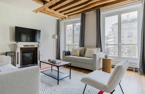 Saint-Thomas-d'Aquin Apartment | Blueground | Saint Germain des Pres, nr garden