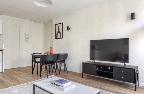 Chaussee-d'Antin Apartment | Blueground | Saint Lazare, elevator, near opera